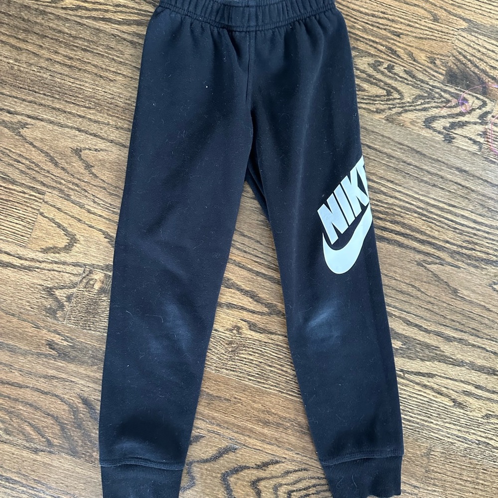 Nike Size 7 Boys Black Sweatpants